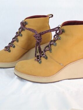 Toms Tan Melrose Water Resistant Suede Wedge Boots Womens Size 9.5